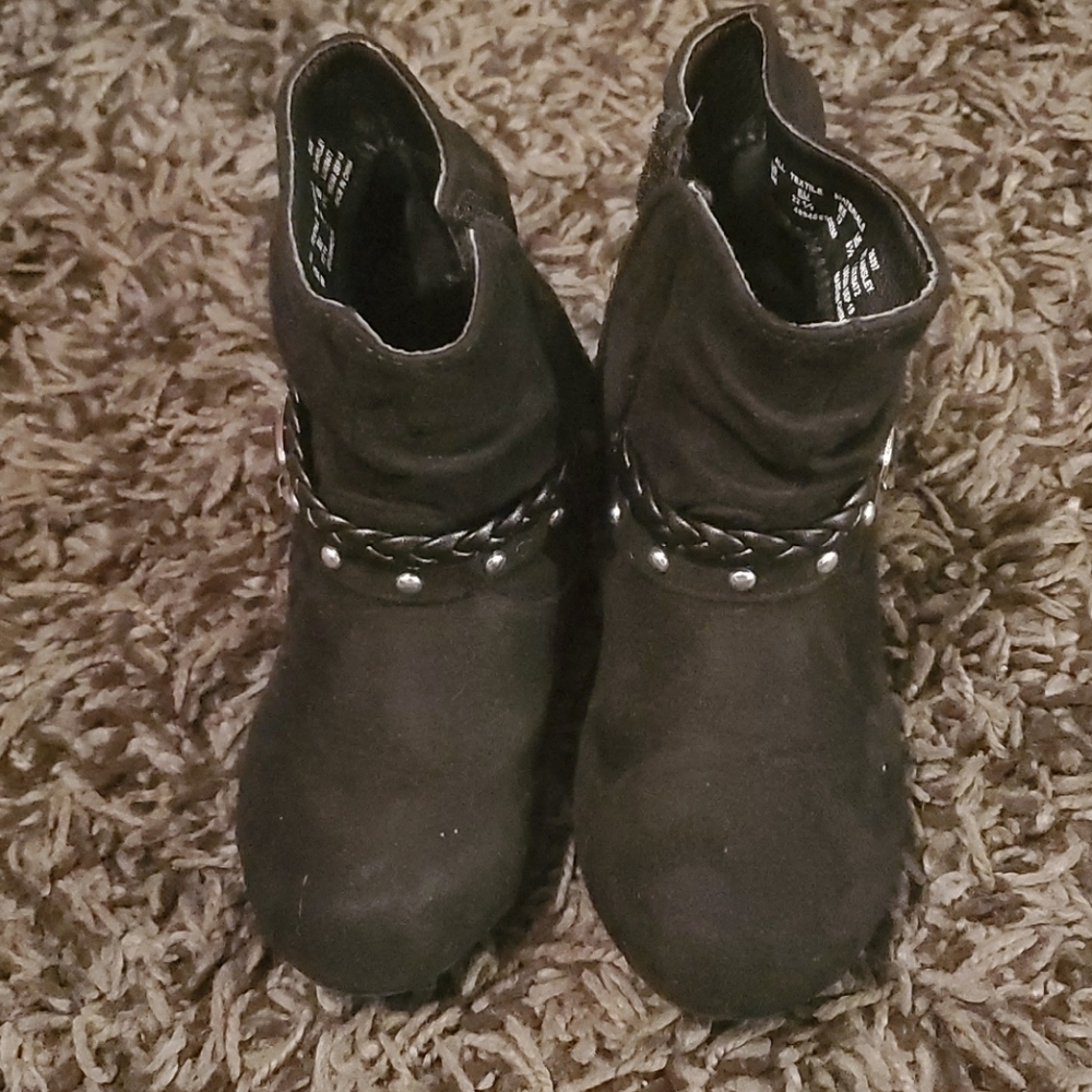 🍉 Black boots